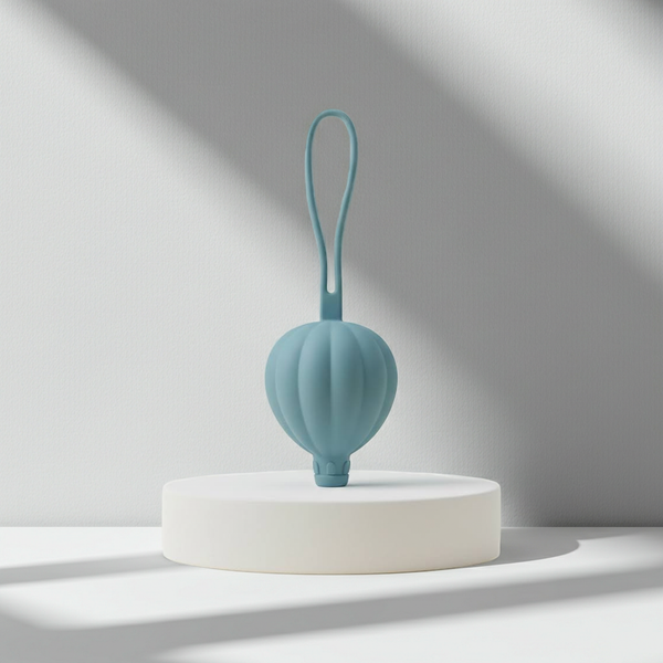 'Balloon' pacifier holder