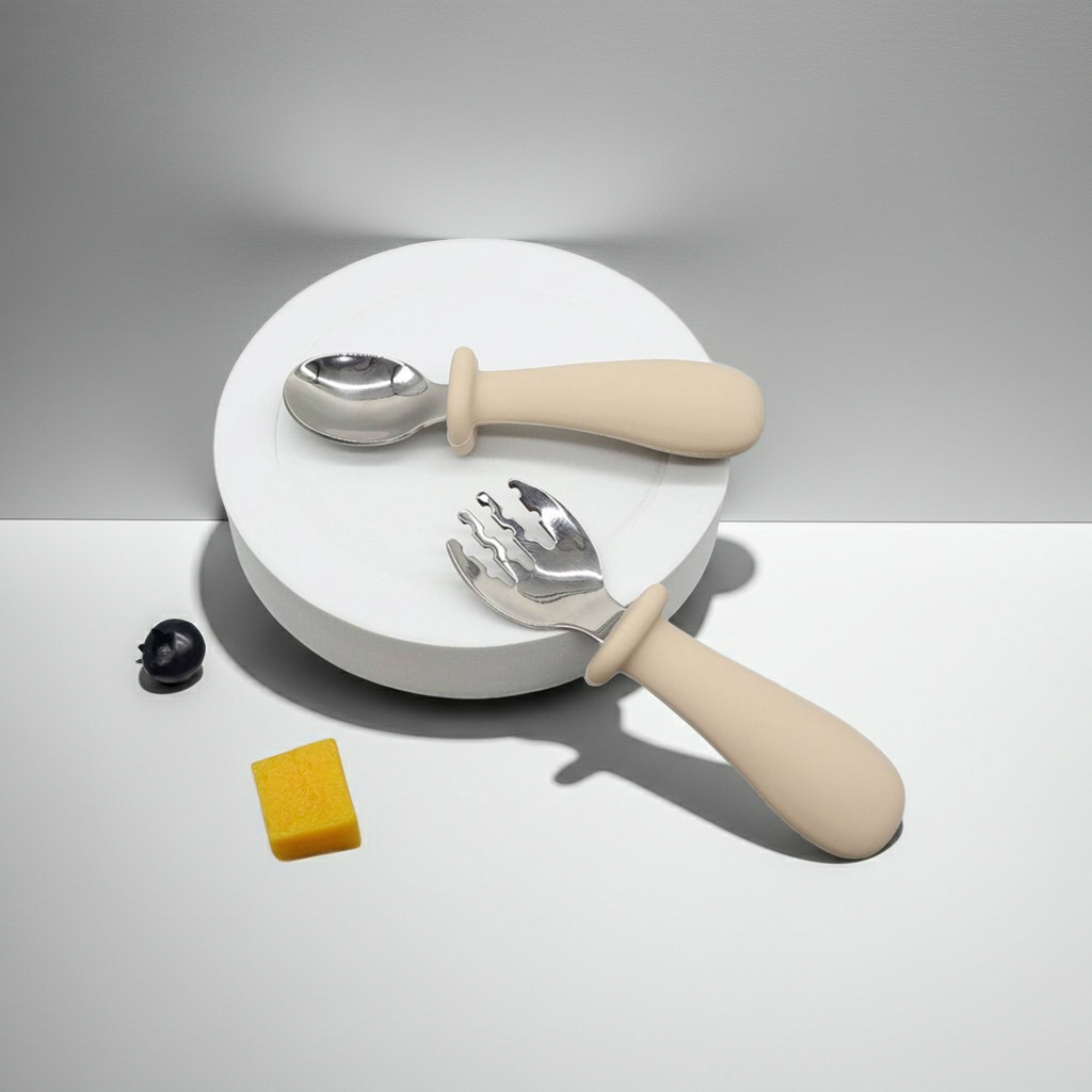 'KidsSafe children's cutlery with mouth stopper'