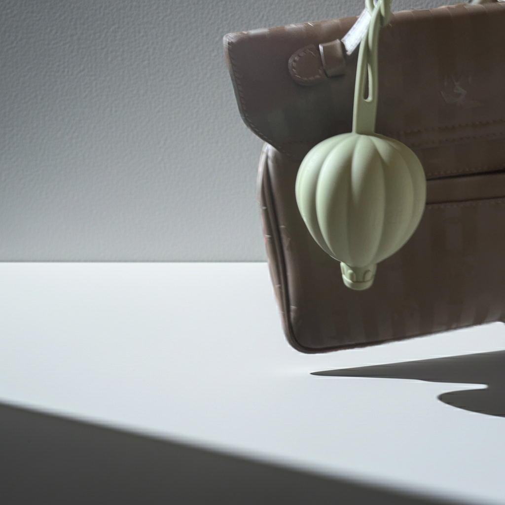 'Balloon' pacifier holder 